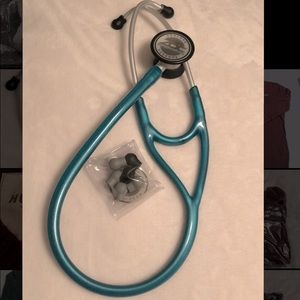 Adscope® 606
Ultra-lite Cardiology Stethoscope